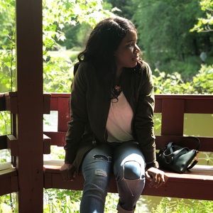 Meet your Posher, Genney